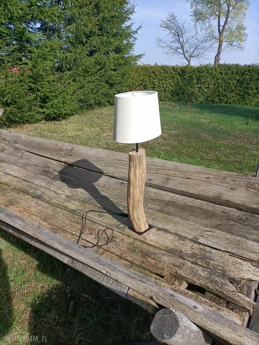 Rustykalna lampa na stolik - ręcznie robiona z drewna