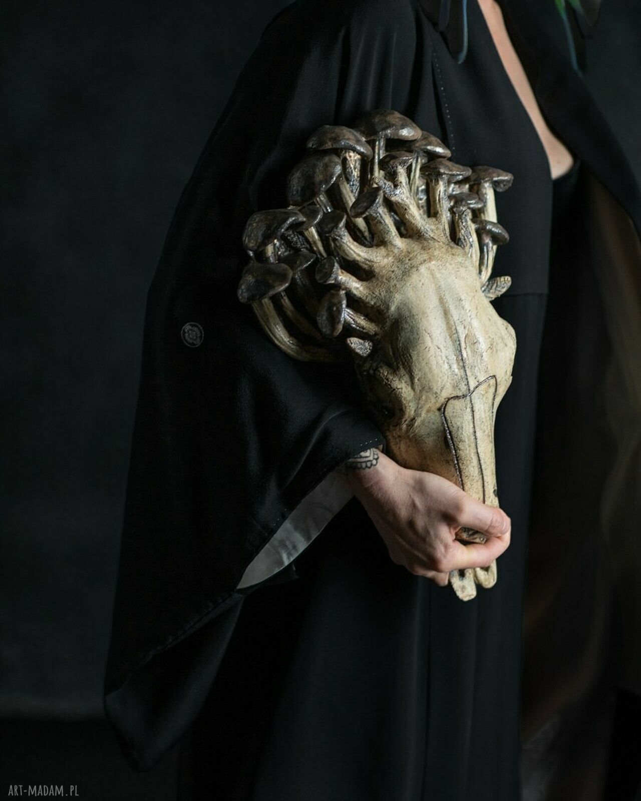 Ręcznie modelowana rzeźba ceramiczna „Reborn Without Harm”