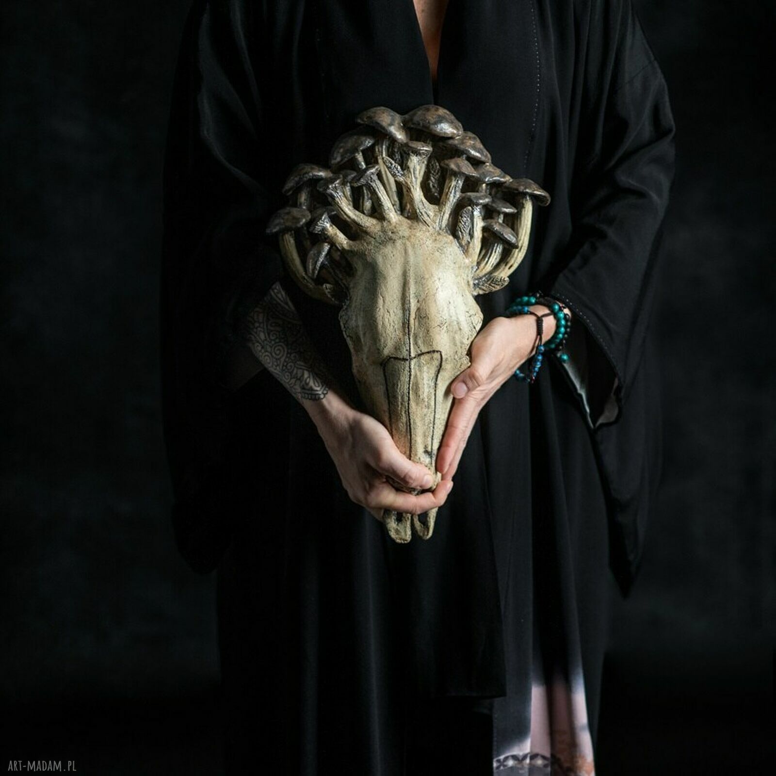 Ręcznie modelowana rzeźba ceramiczna „Reborn Without Harm”