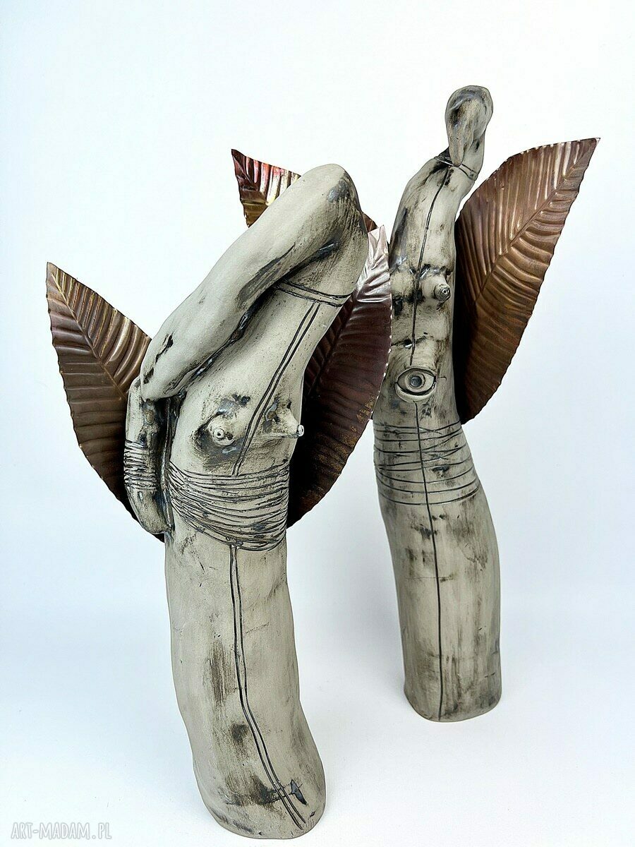 Rzeźba ceramiczna ptak - dekoracja handmade ze szarej gliny, szkliwa i miedzi