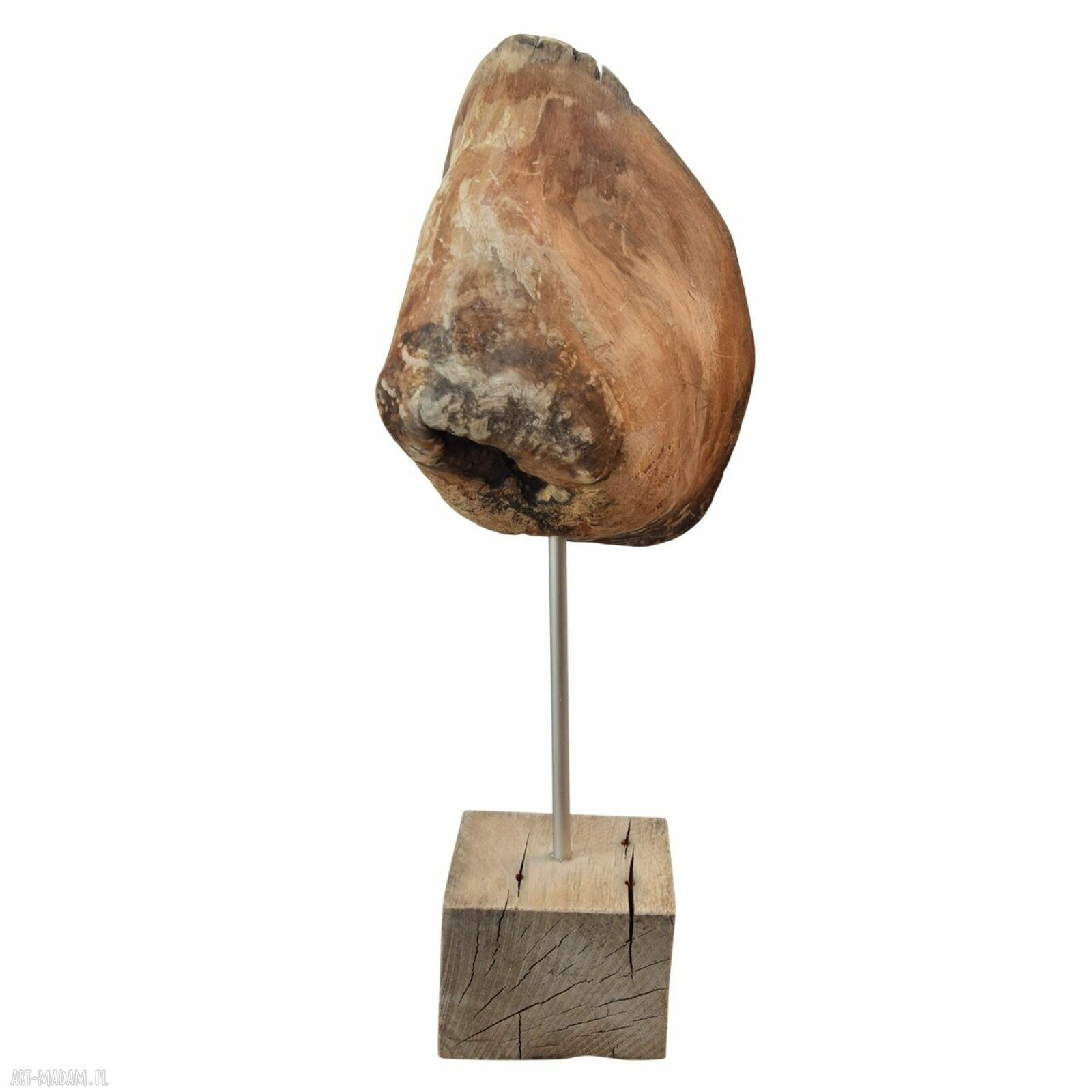 Abstrakcyjna rzeźba dekoracja ze starego drewna w stylu wabi-sabi