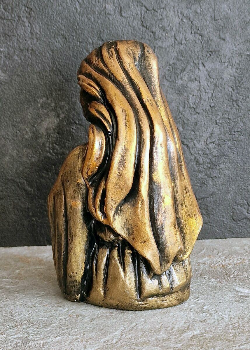 Matka Boża z Dzieciątkiem - rzeźba z gipsu w metalicznym złocie (11,8 cm)