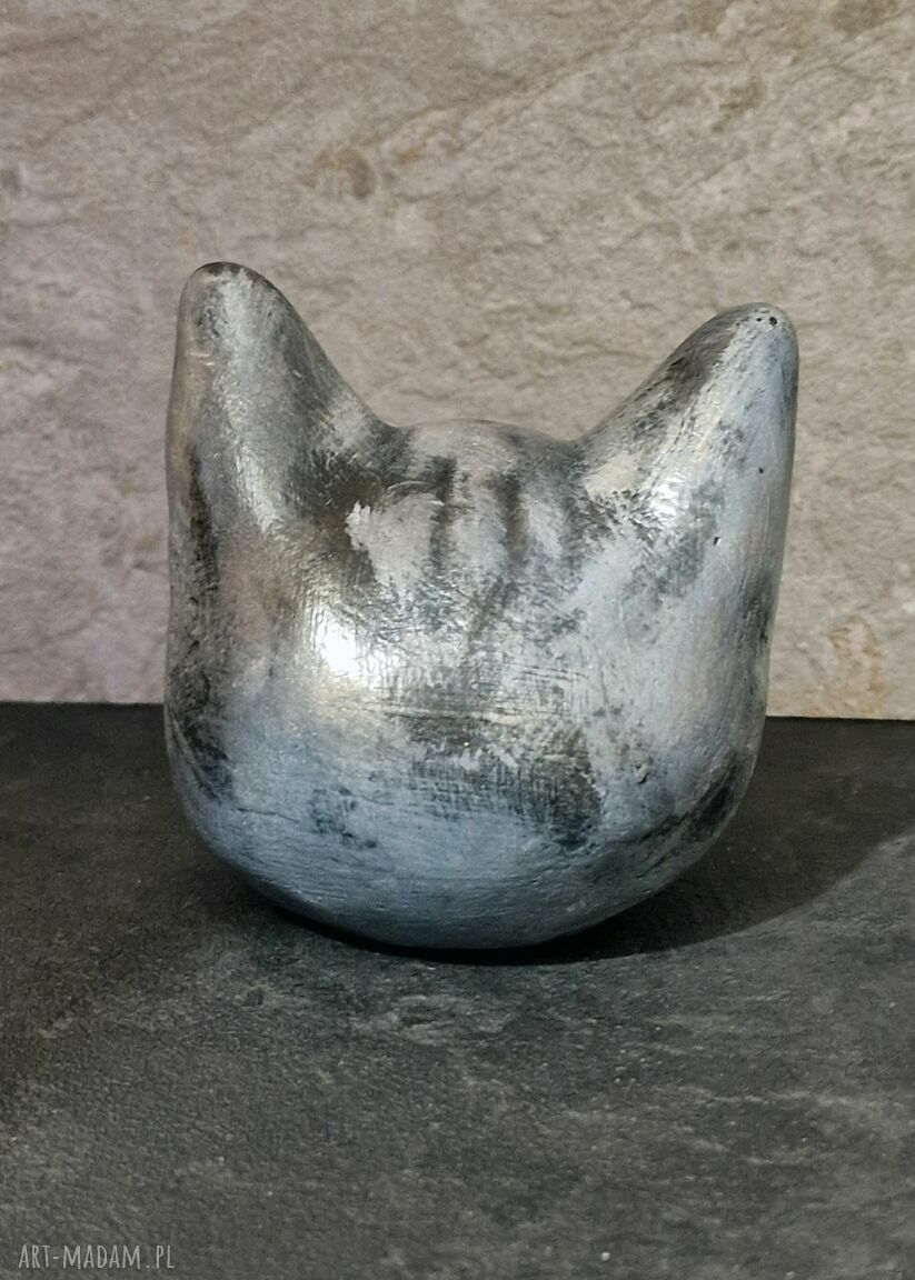Głowa kota z gipsu - czarno-srebrna rzeźba 7,3 cm