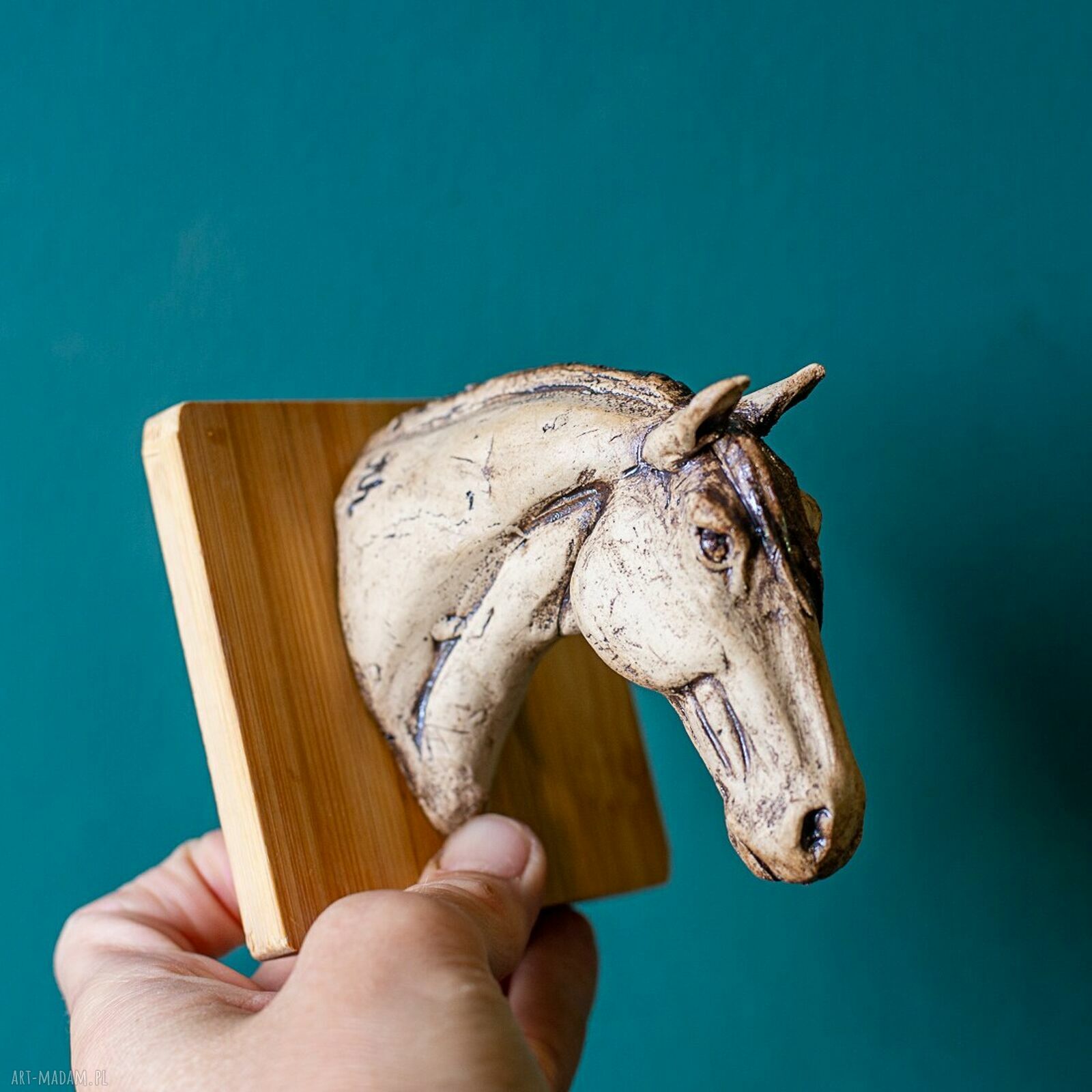 Ręcznie wykonana ceramiczna głowa konia na ścianę