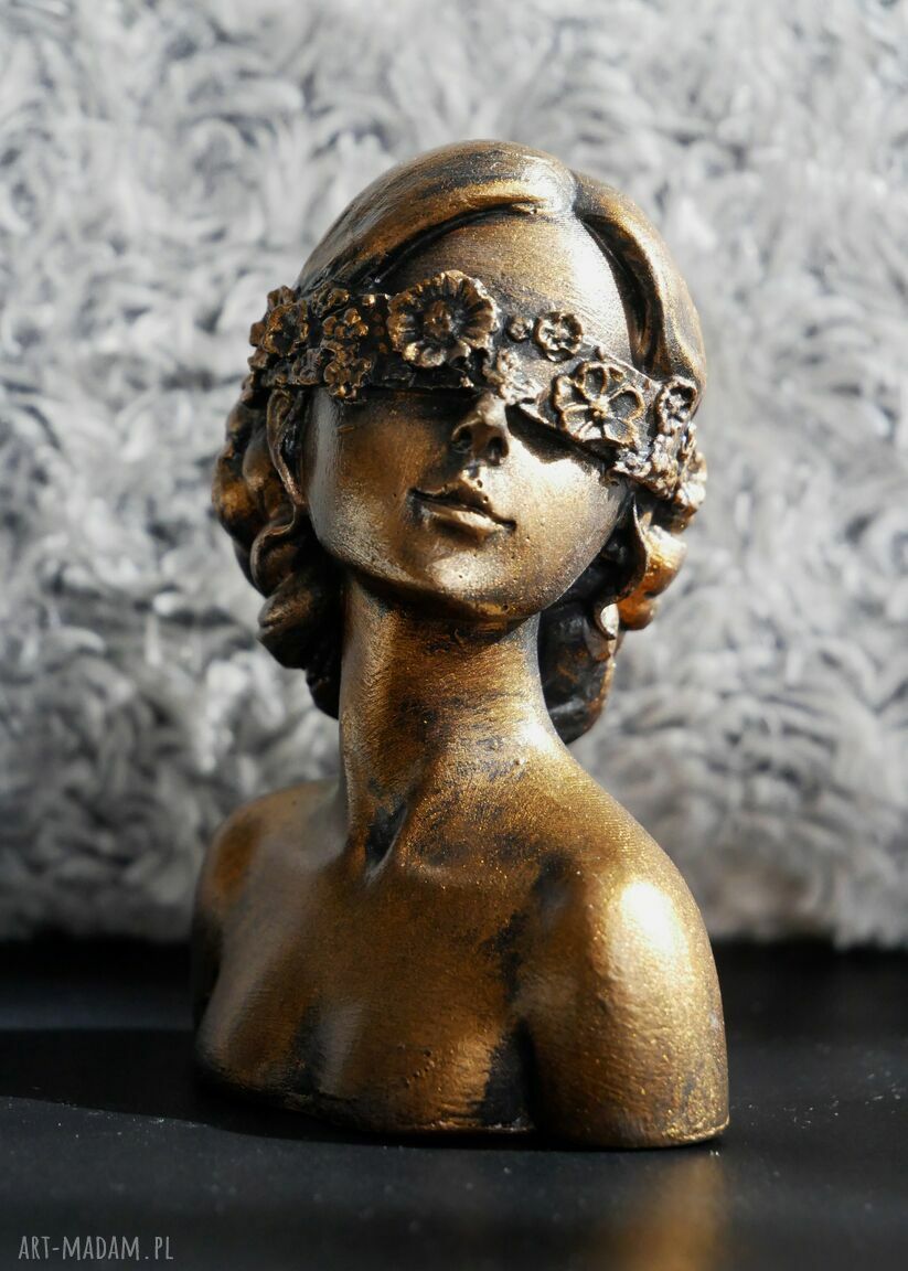 Rzeźba Kobieta Złota 9 cm - dekoracja handmade z gipsu
