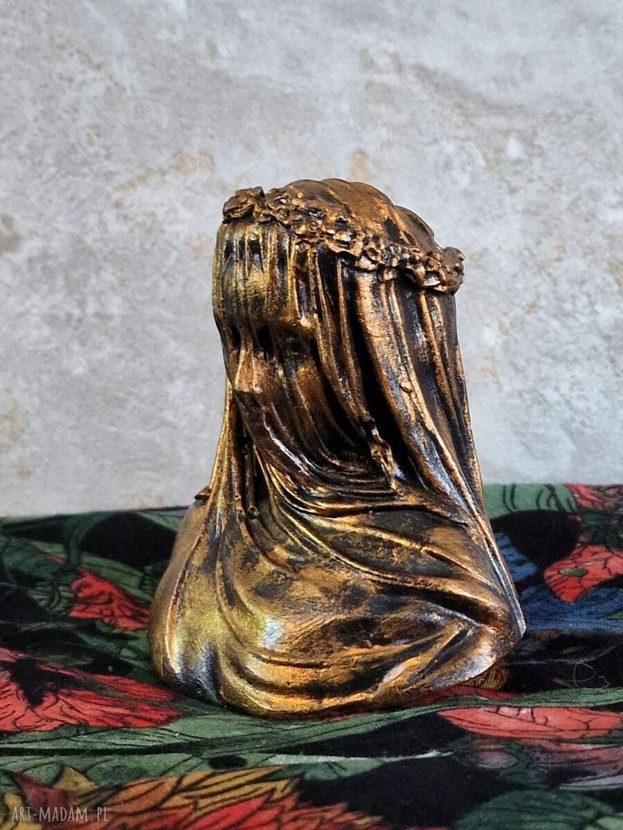 Rzeźba kobieta z woalką z gipsu 8,8 cm - czarno-złota dekoracja handmade