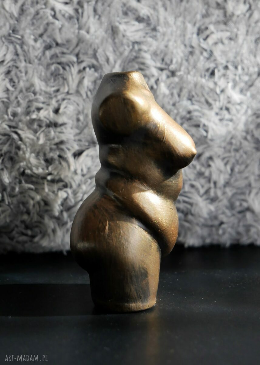 Rzeźba Kobieta metaliczne złoto - wys. 9 cm z gipsu (Justyna Jaszke)