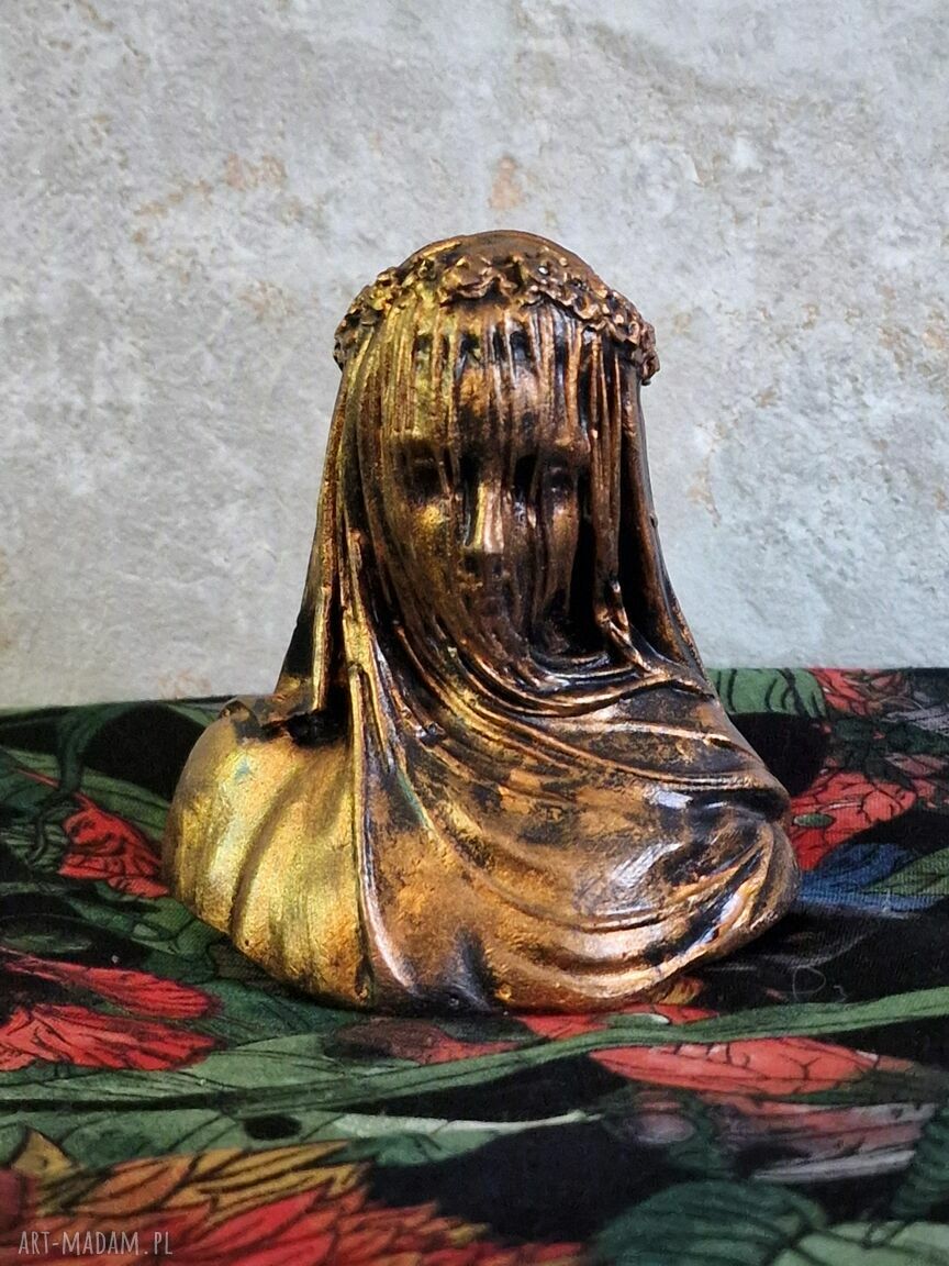 Rzeźba kobieta z woalką z gipsu 8,8 cm - czarno-złota dekoracja handmade