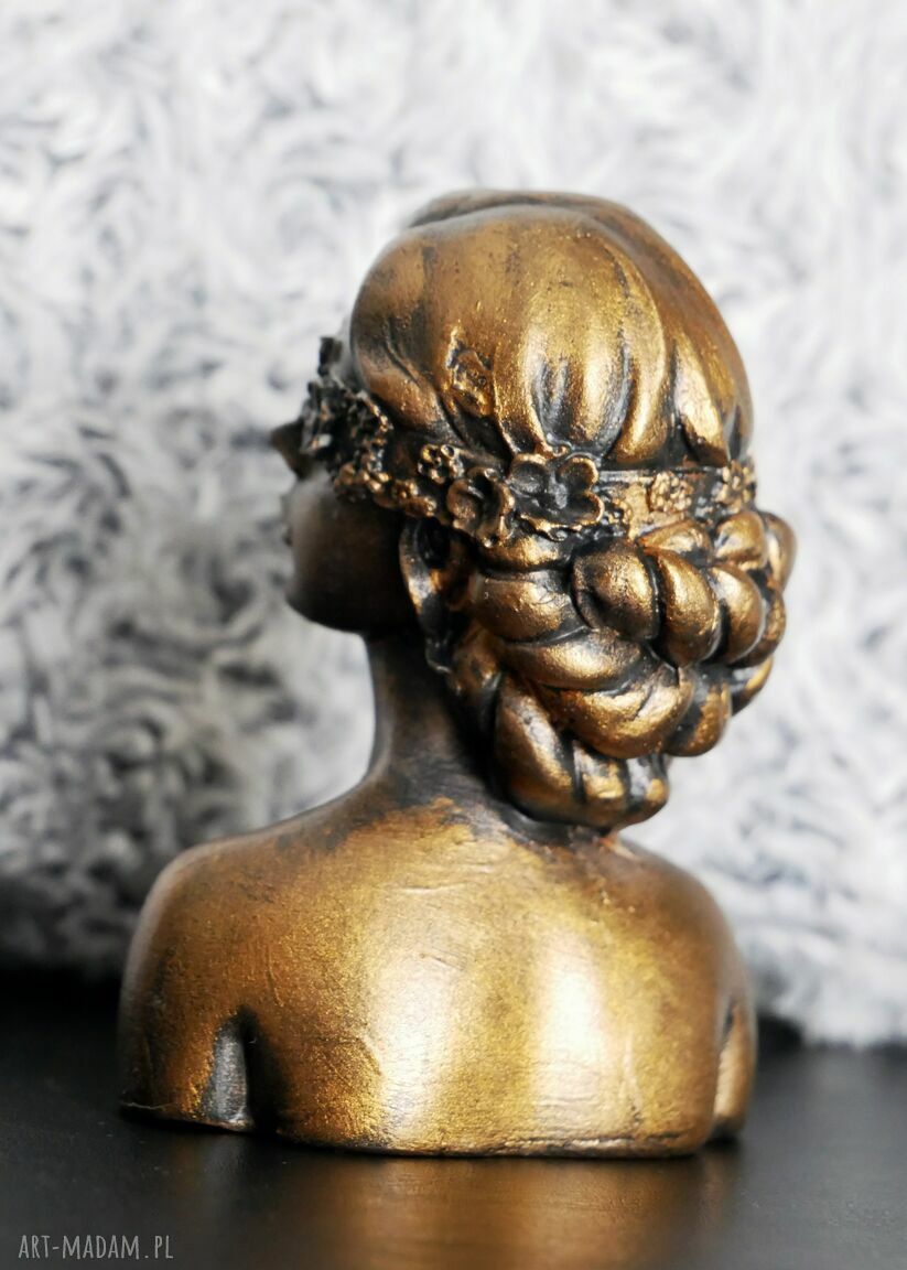 Rzeźba Kobieta Złota 9 cm - dekoracja handmade z gipsu