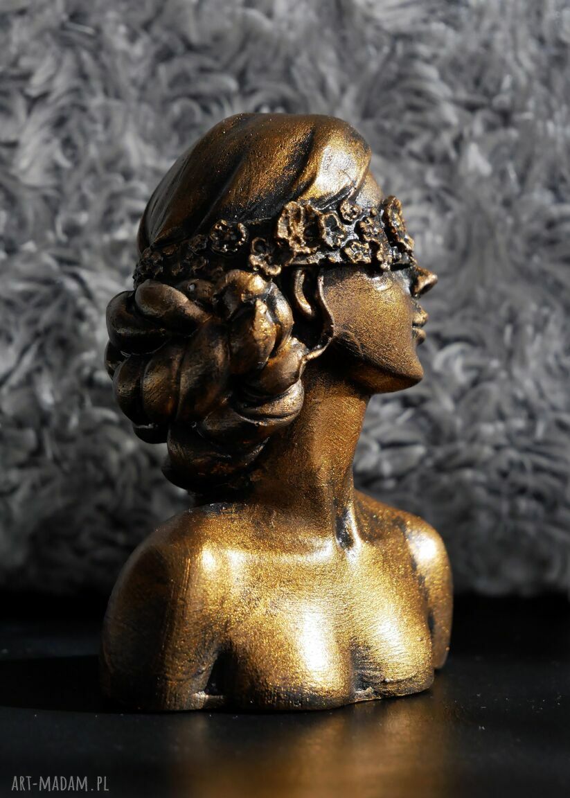 Rzeźba Kobieta Złota 9 cm - dekoracja handmade z gipsu