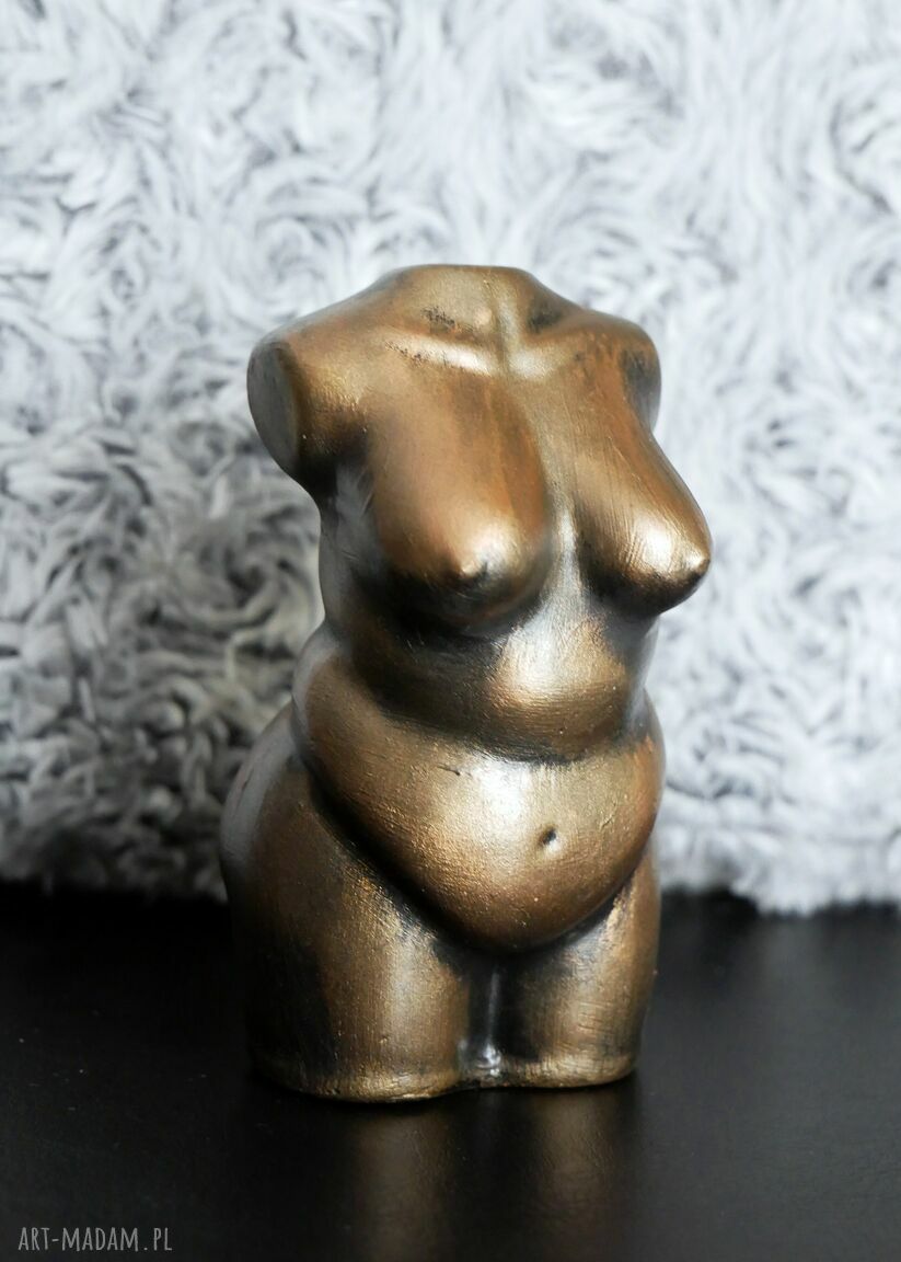Rzeźba Kobieta metaliczne złoto - wys. 9 cm z gipsu (Justyna Jaszke)