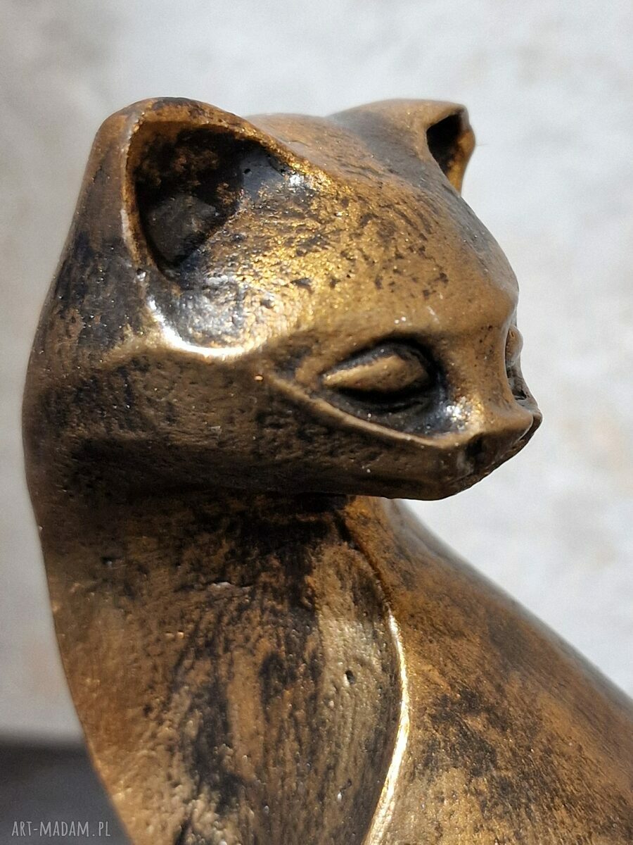 Rzeźba kota Riko pręgowany - ręcznie robiona figurka z gipsu 13,2 cm