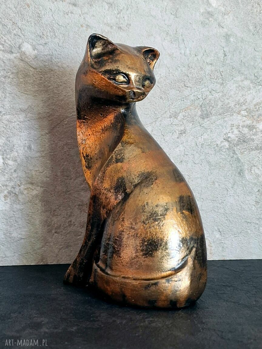 Rzeźba Kot Rudolf pręgowany z gipsu - metaliczne złote wykończenie, 14 cm