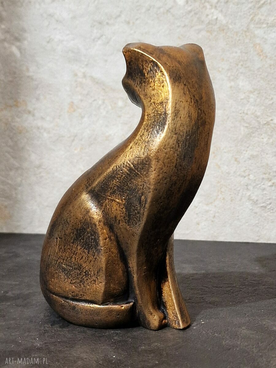 Rzeźba kota Riko pręgowany - ręcznie robiona figurka z gipsu 13,2 cm