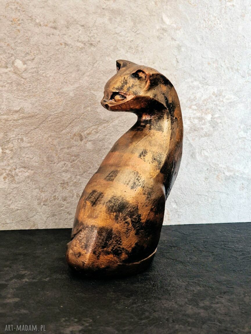 Rzeźba Kot Rudolf pręgowany z gipsu - metaliczne złote wykończenie, 14 cm