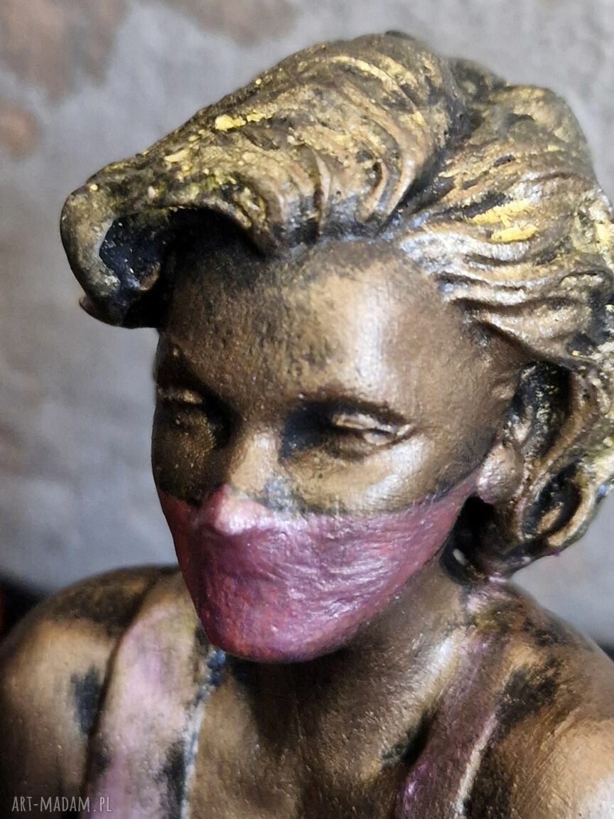 Rzeźba Marilyn w maseczce z gipsu - wys. 9,8 cm