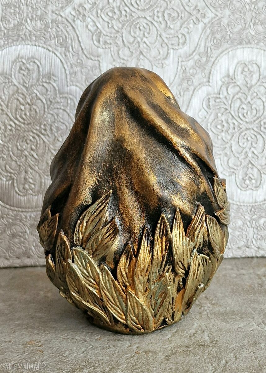Rzeźba Matka z Dzieckiem - Maryja w metalicznym miedzianym złocie, 9,7 cm