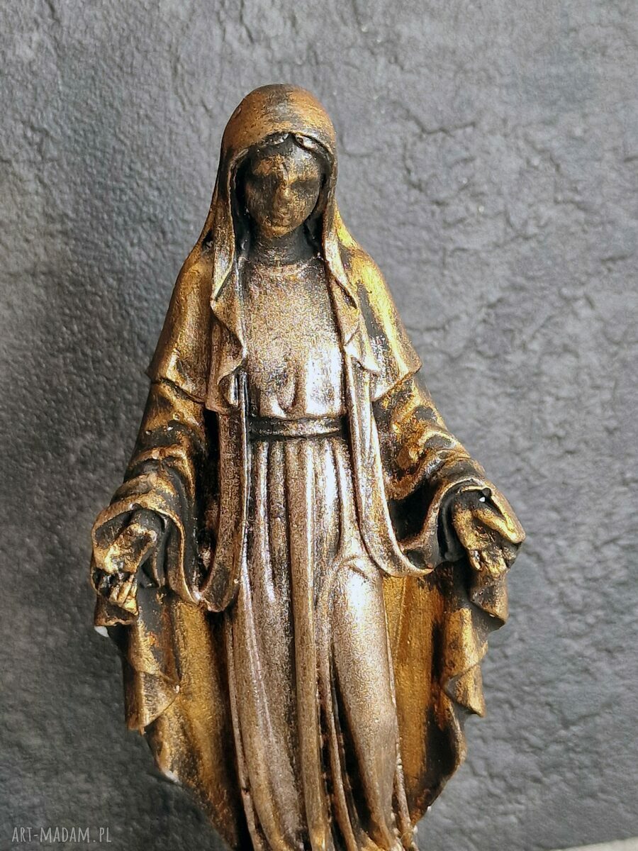 Rzeźba Matka Boska złota wys. 14,7 cm