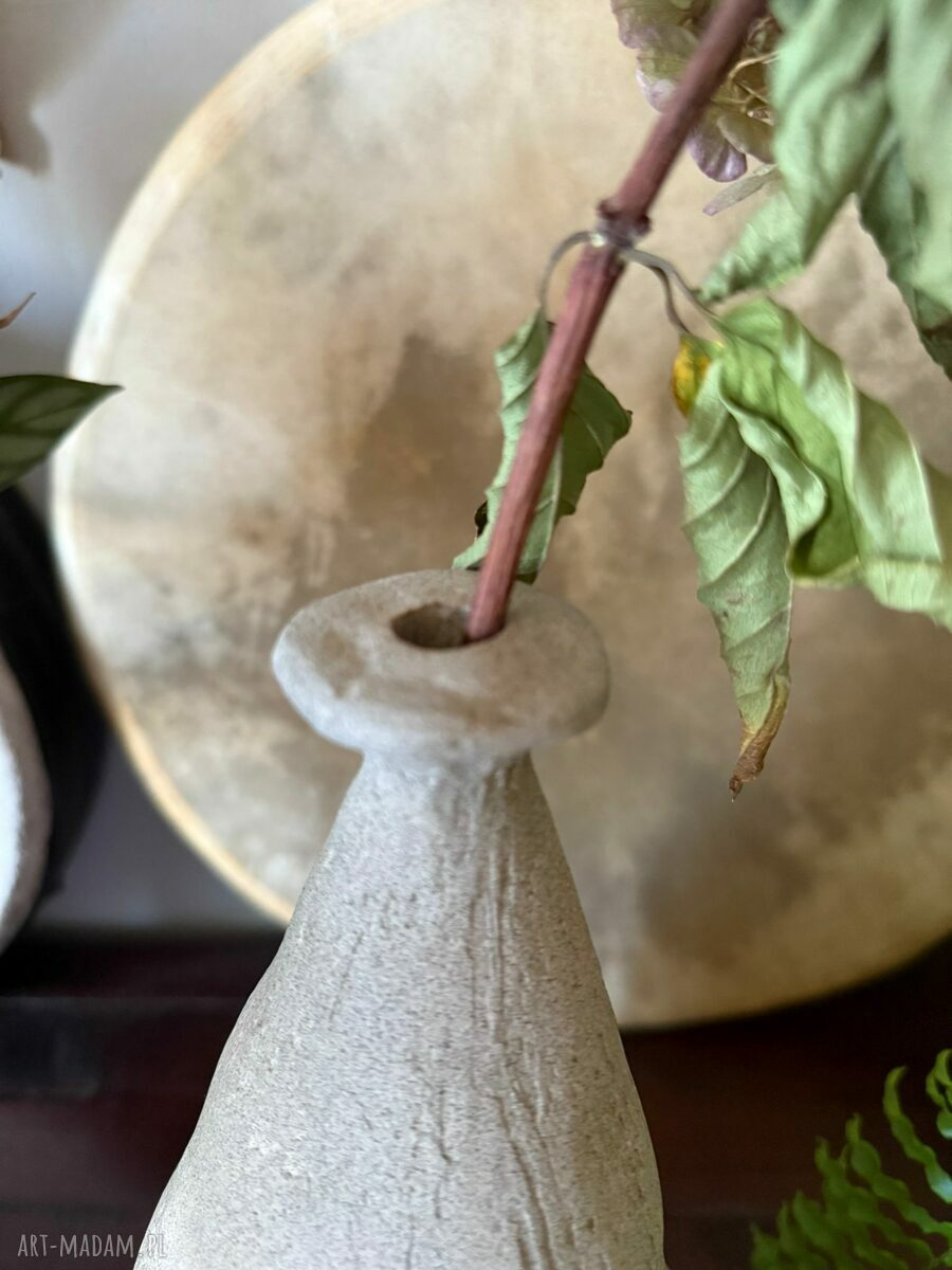 Wazon ceramiczny „Monolit” - ręcznie robiona ceramika do Twojego wnętrza