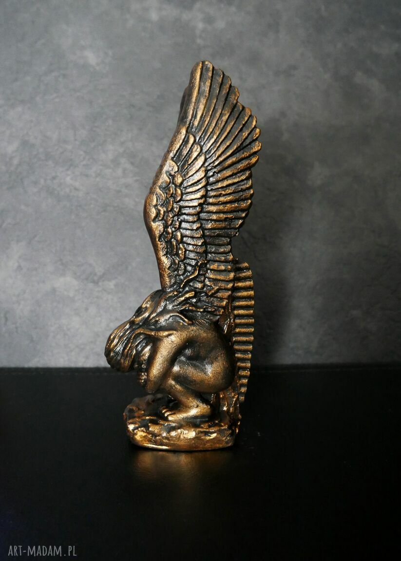 Skrzydlaty Anioł z gipsu - ogniste złoto, wys. 16,5 cm