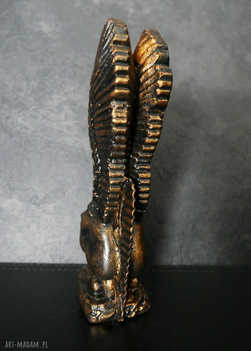 Skrzydlaty Anioł z gipsu - ogniste złoto, wys. 16,5 cm