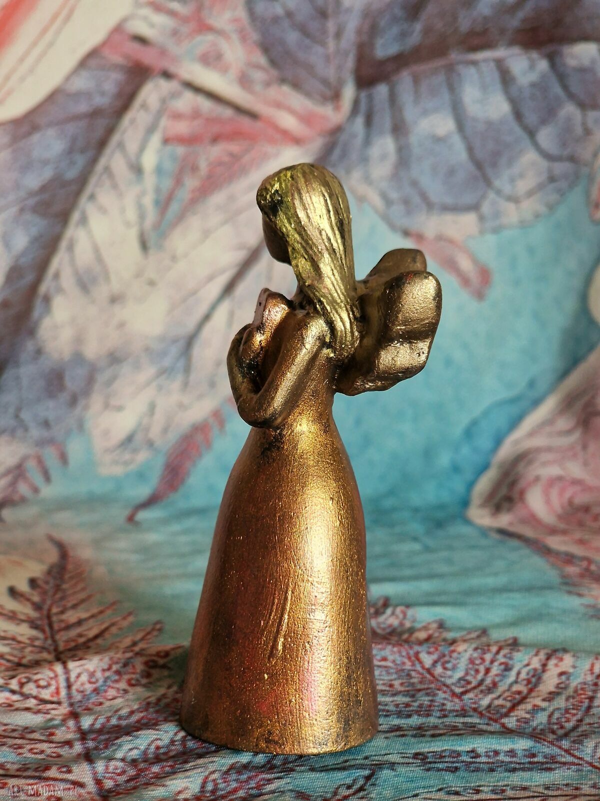 Rzeźba z gipsu „Anioł Ciepła” złoty - wys. 10,2 cm