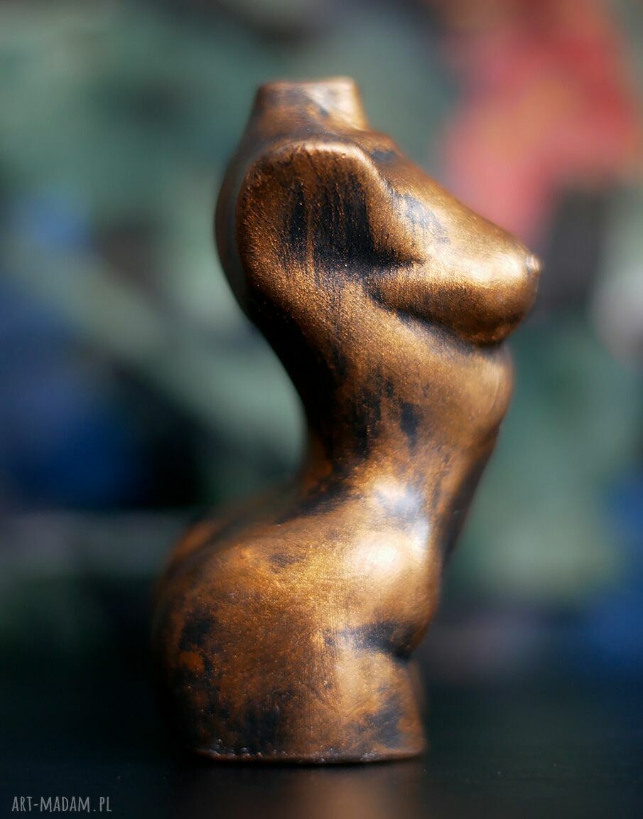 Złota Kobieta - rzeźba z gipsu 9 cm, czarny i metaliczne złoto
