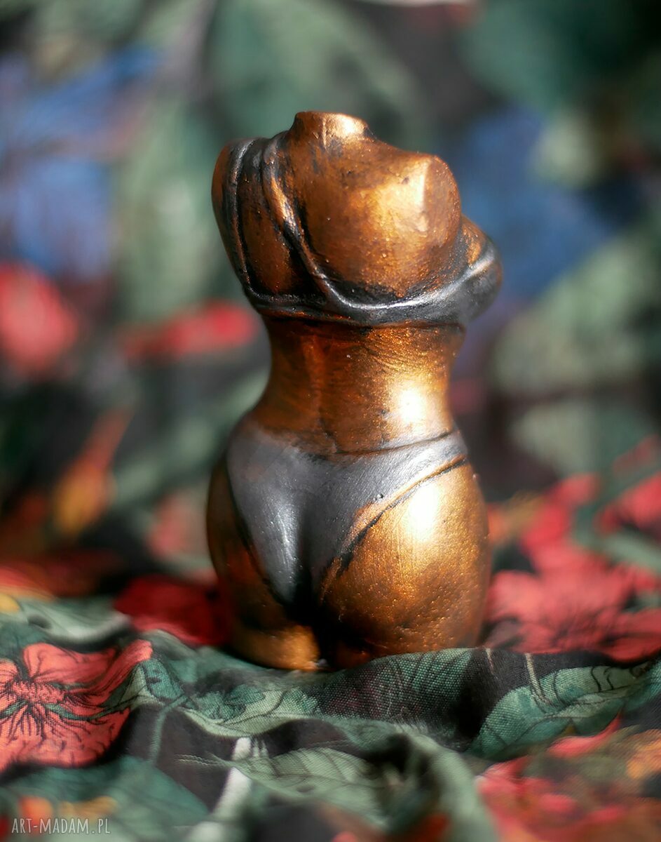 Figurka kobiety w kostiumie kąpielowym z gipsu 10,3 cm - czarna, srebrna i złota
