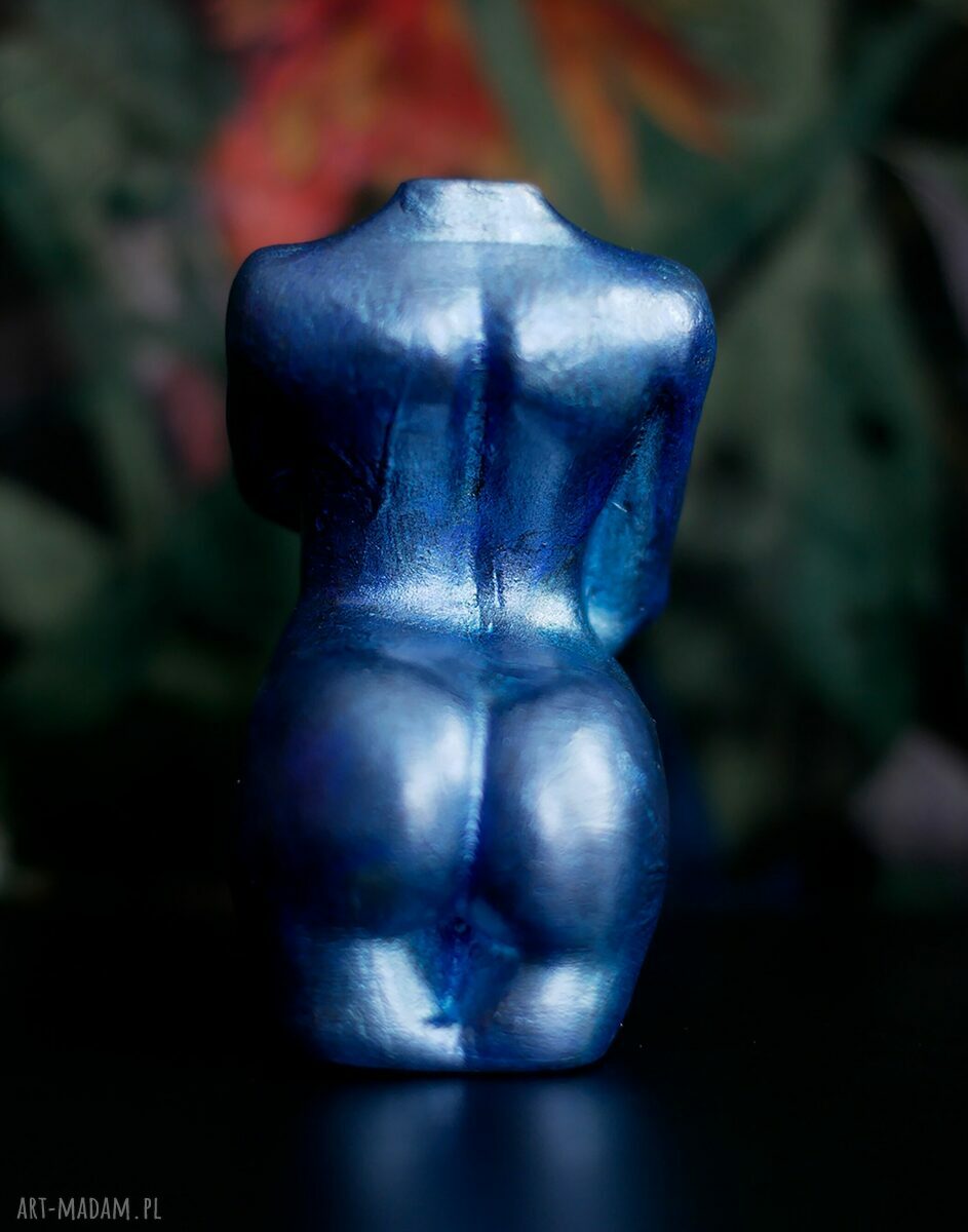 Rzeźba z gipsu - niebieska kobieta 8,5 cm handmade