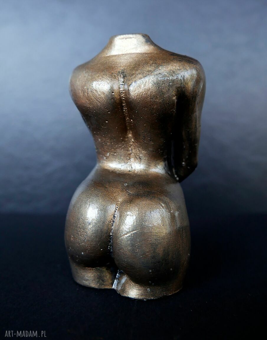 Rzeźba z gipsu - figurka kobiety w oliwkowym metalicznym kolorze, wys. 8,5 cm