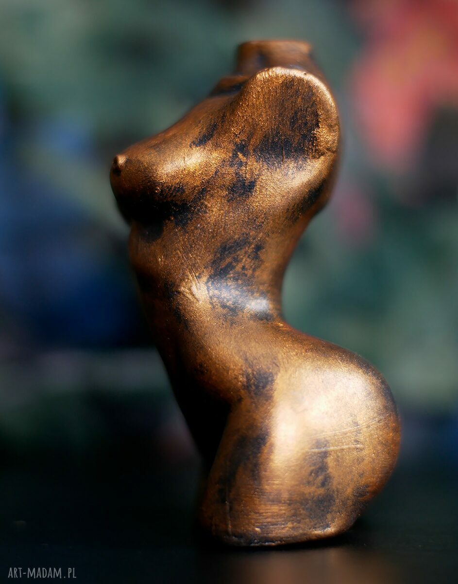 Złota Kobieta - rzeźba z gipsu 9 cm, czarny i metaliczne złoto