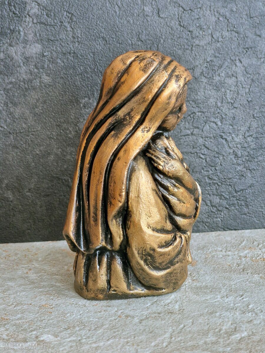Matka Boża z Dzieciątkiem - rzeźba z gipsu w metalicznym złocie (11,8 cm)