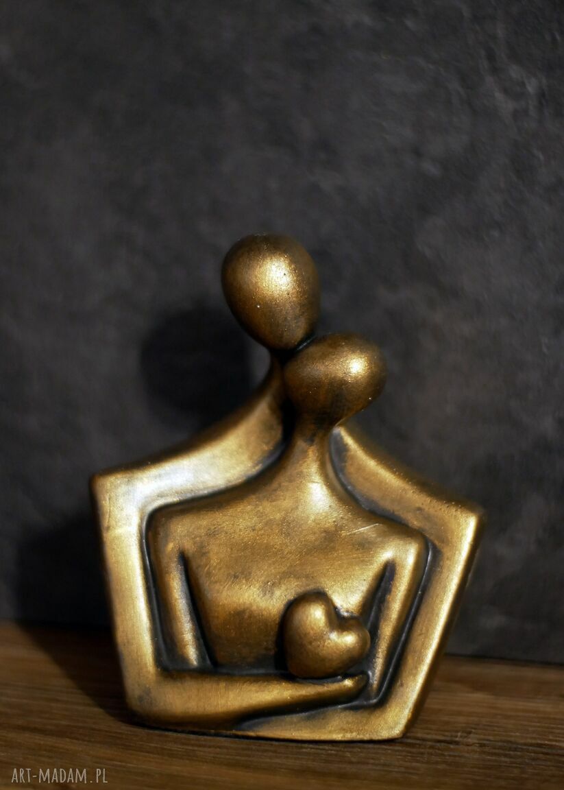 Rzeźba z gipsu Para Zakochanych „Ogniste złoto” - ręcznie wykończona pamiątka ślubna (11,8 cm)