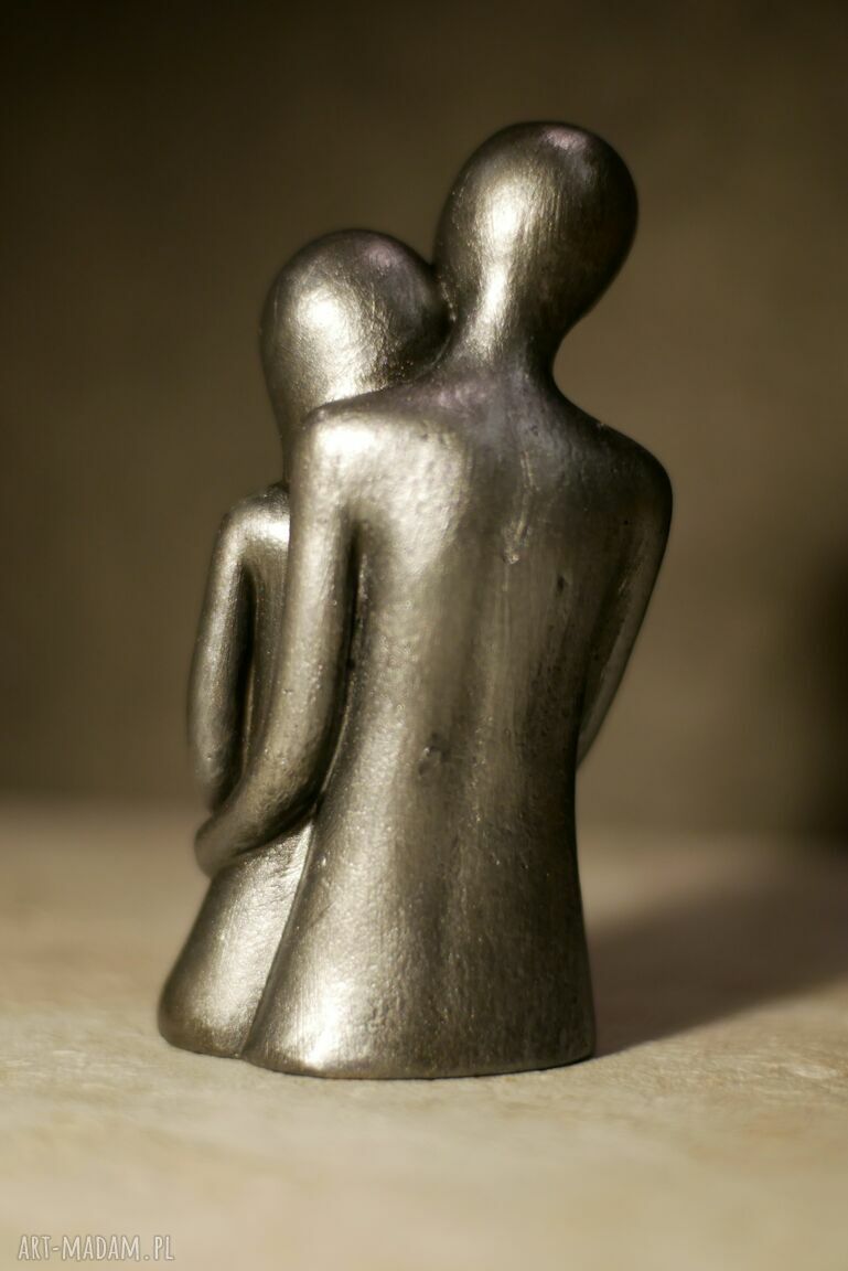 Ręcznie robiona rzeźba z gipsu „Zakochani” w grafit metalicznym, wys. 11,5 cm