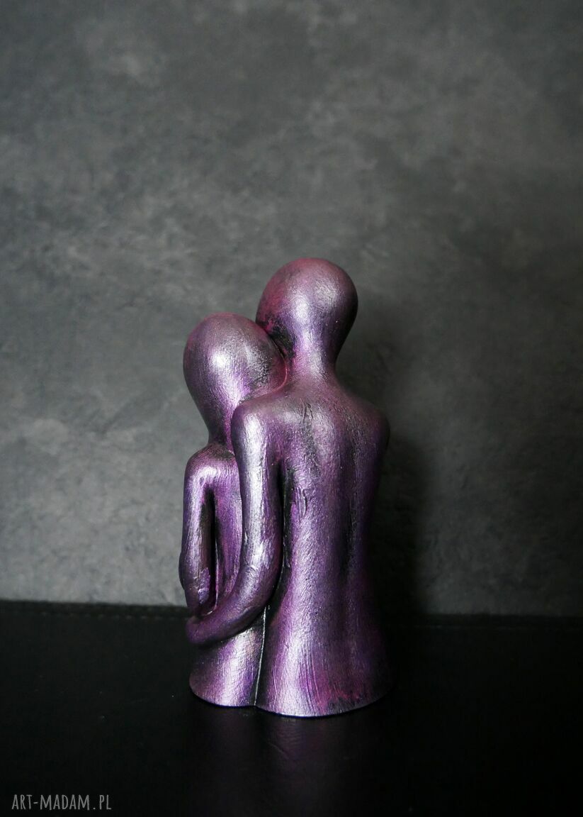 Ręcznie robiona rzeźba z gipsu „Zakochani” w kolorze fioletowo-czarnym - 10,8 cm