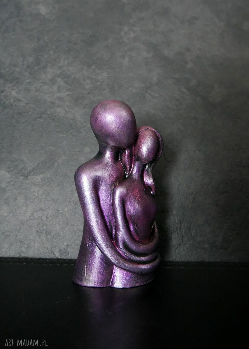 Ręcznie robiona rzeźba z gipsu „Zakochani” w kolorze fioletowo-czarnym - 10,8 cm