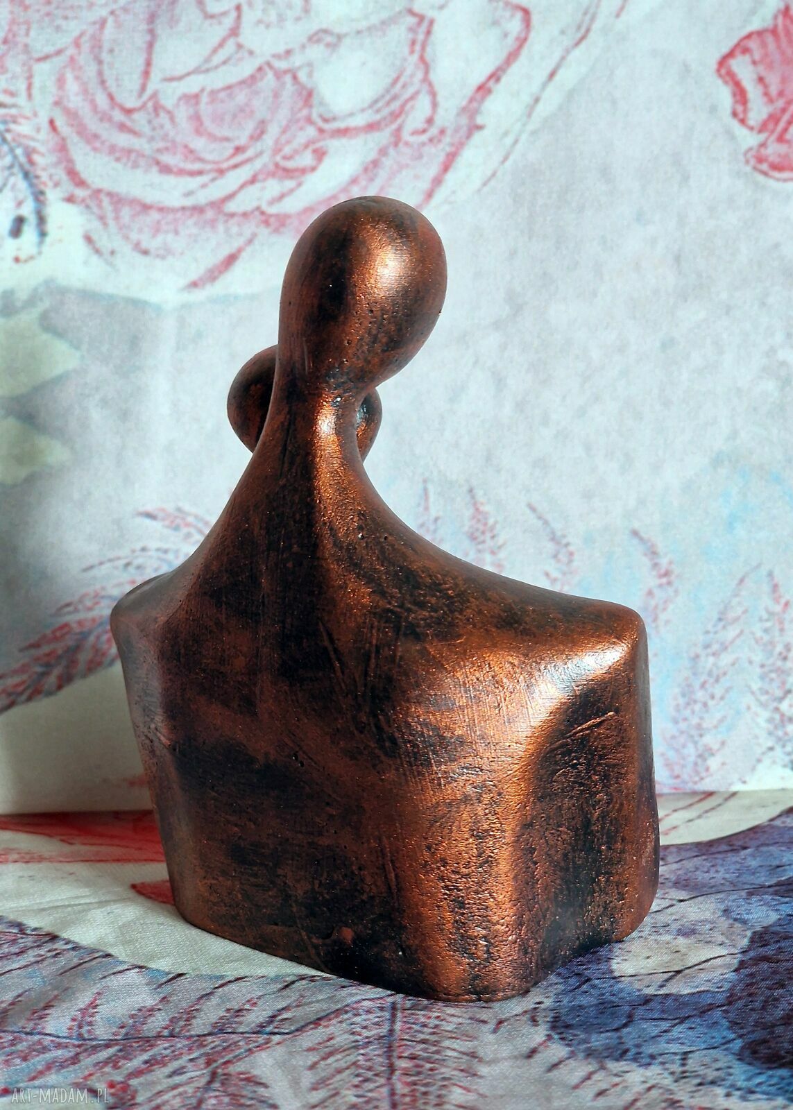 Rzeźba z gipsu Para Zakochanych - czerwona, 11,5 cm, metaliczne wykończenie
