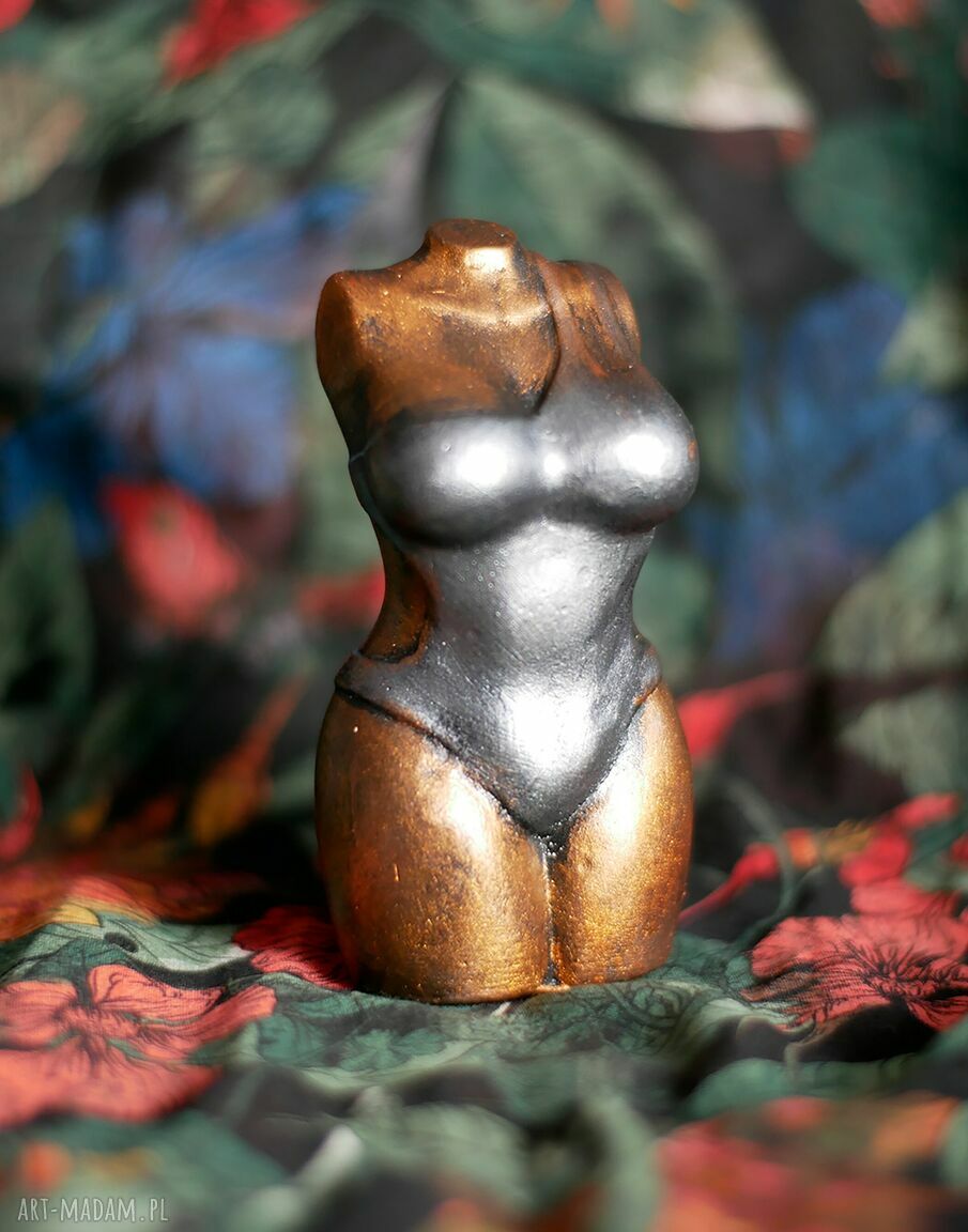 Figurka kobiety w kostiumie kąpielowym z gipsu 10,3 cm - czarna, srebrna i złota