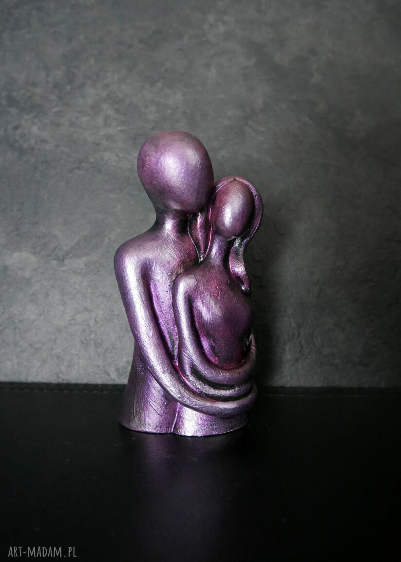Ręcznie robiona rzeźba z gipsu „Zakochani” w kolorze fioletowo-czarnym - 10,8 cm