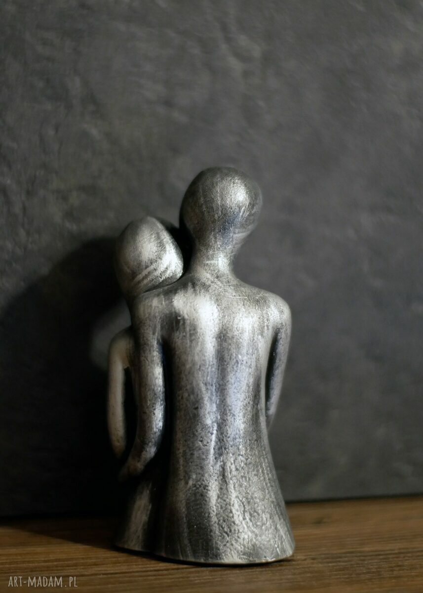 Rzeźba z gipsu Zakochani w jasnym srebrze - wys. 11,2 cm