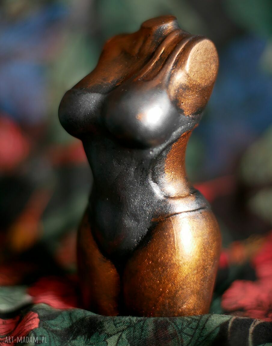 Figurka kobiety w kostiumie kąpielowym z gipsu 10,3 cm - czarna, srebrna i złota