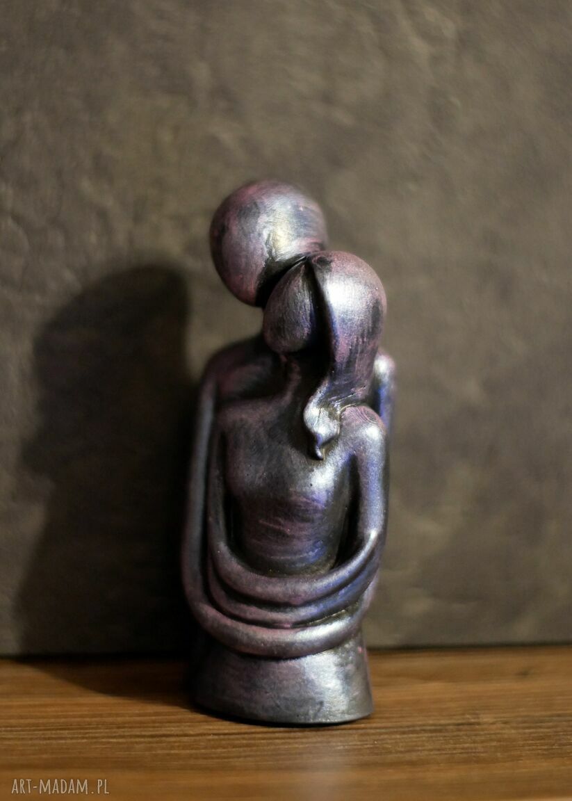 Rzeźba z gipsu Zakochani - fioletowo-niebieska, wys. 11,3 cm
