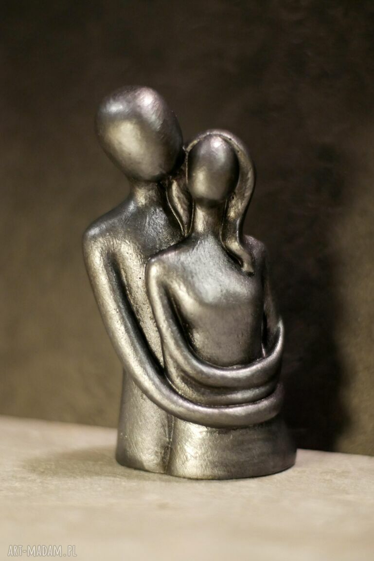 Ręcznie robiona rzeźba z gipsu „Zakochani” w grafit metalicznym, wys. 11,5 cm