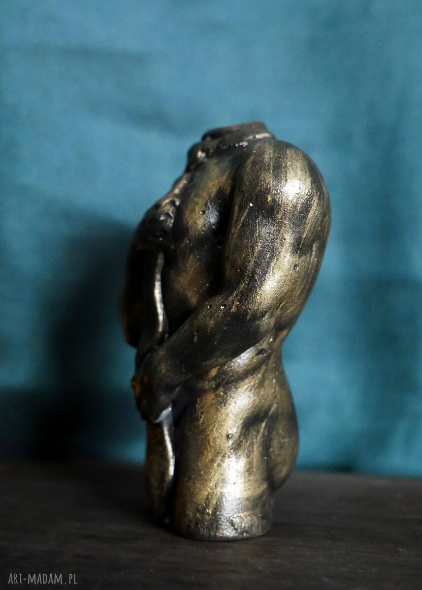 Figurka z gipsu - złoty mężczyzna w krawacie 8,5 cm