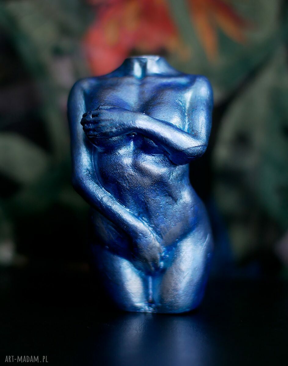 Rzeźba z gipsu - niebieska kobieta 8,5 cm handmade
