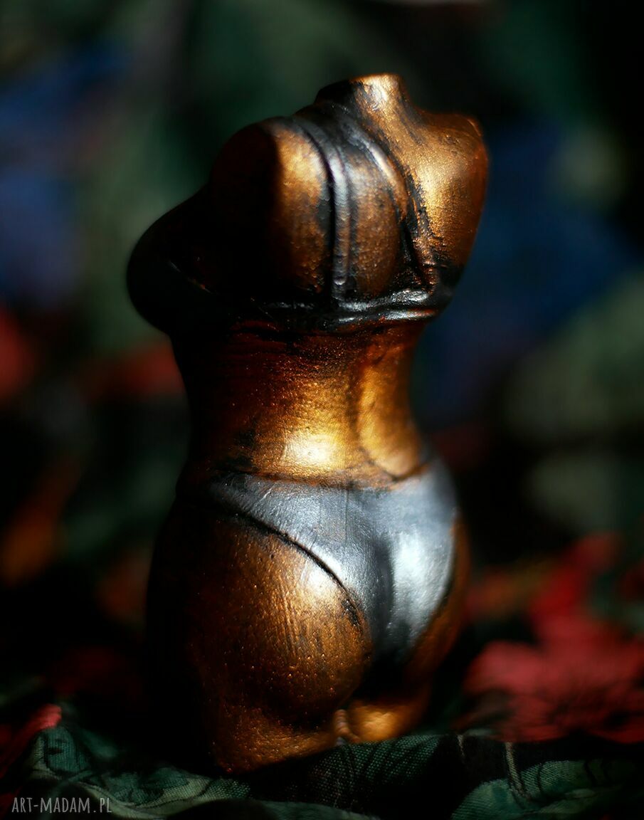 Figurka kobiety w kostiumie kąpielowym z gipsu 10,3 cm - czarna, srebrna i złota
