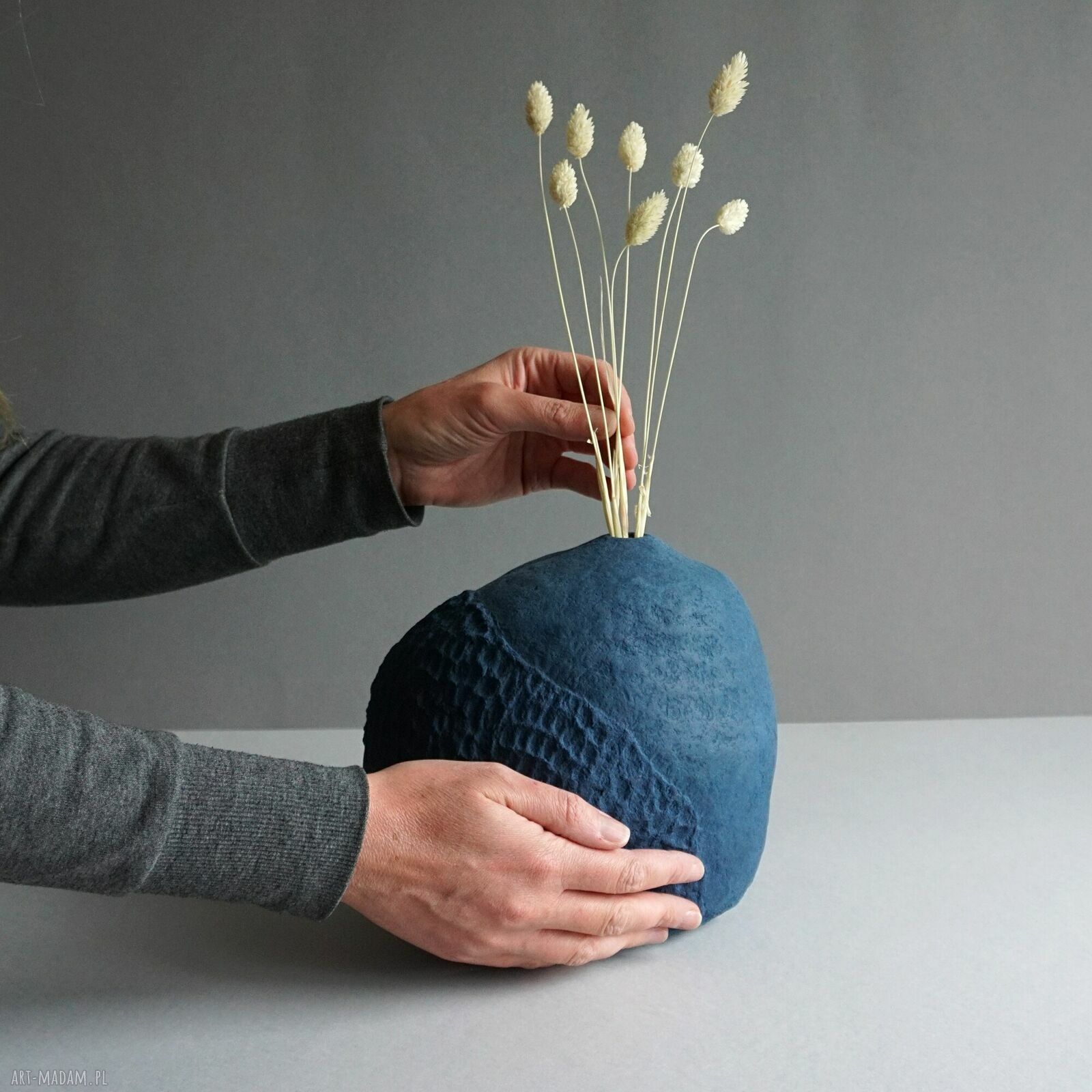 Rzeźbiona forma dekoracyjna na suszone kwiaty z paper mache