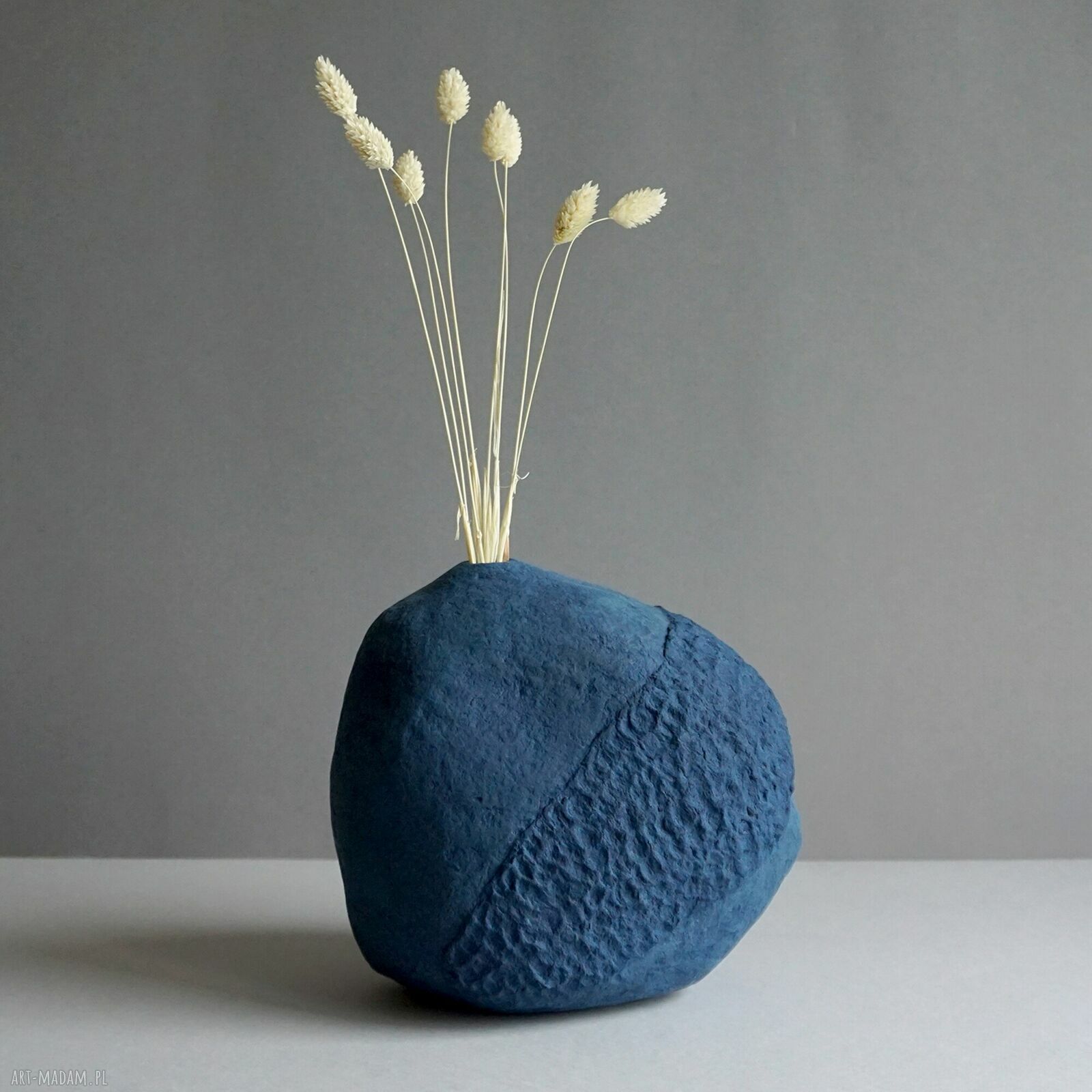Rzeźbiona forma dekoracyjna na suszone kwiaty z paper mache