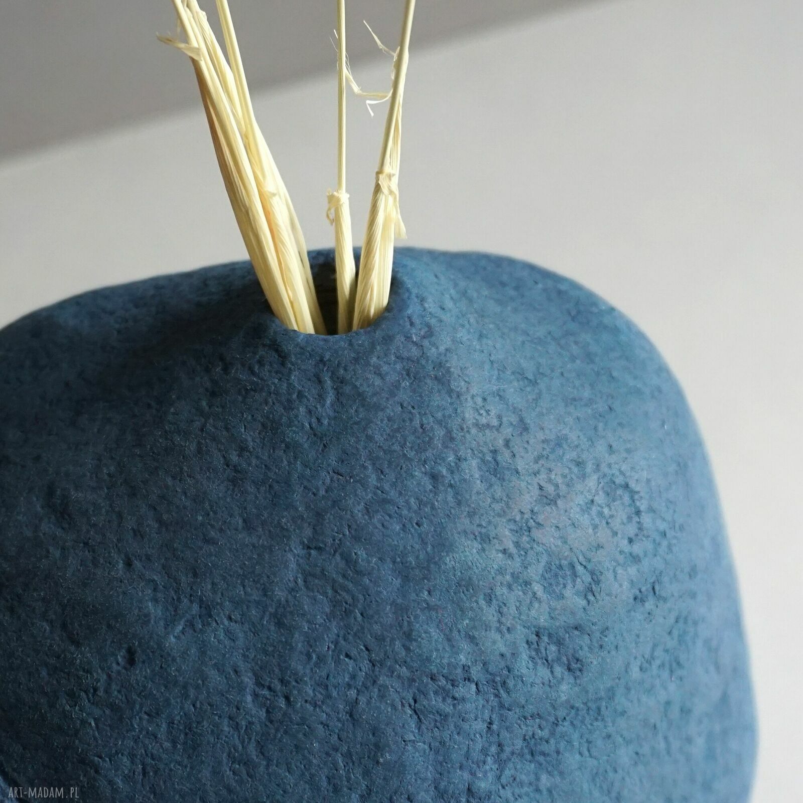 Rzeźbiona forma dekoracyjna na suszone kwiaty z paper mache