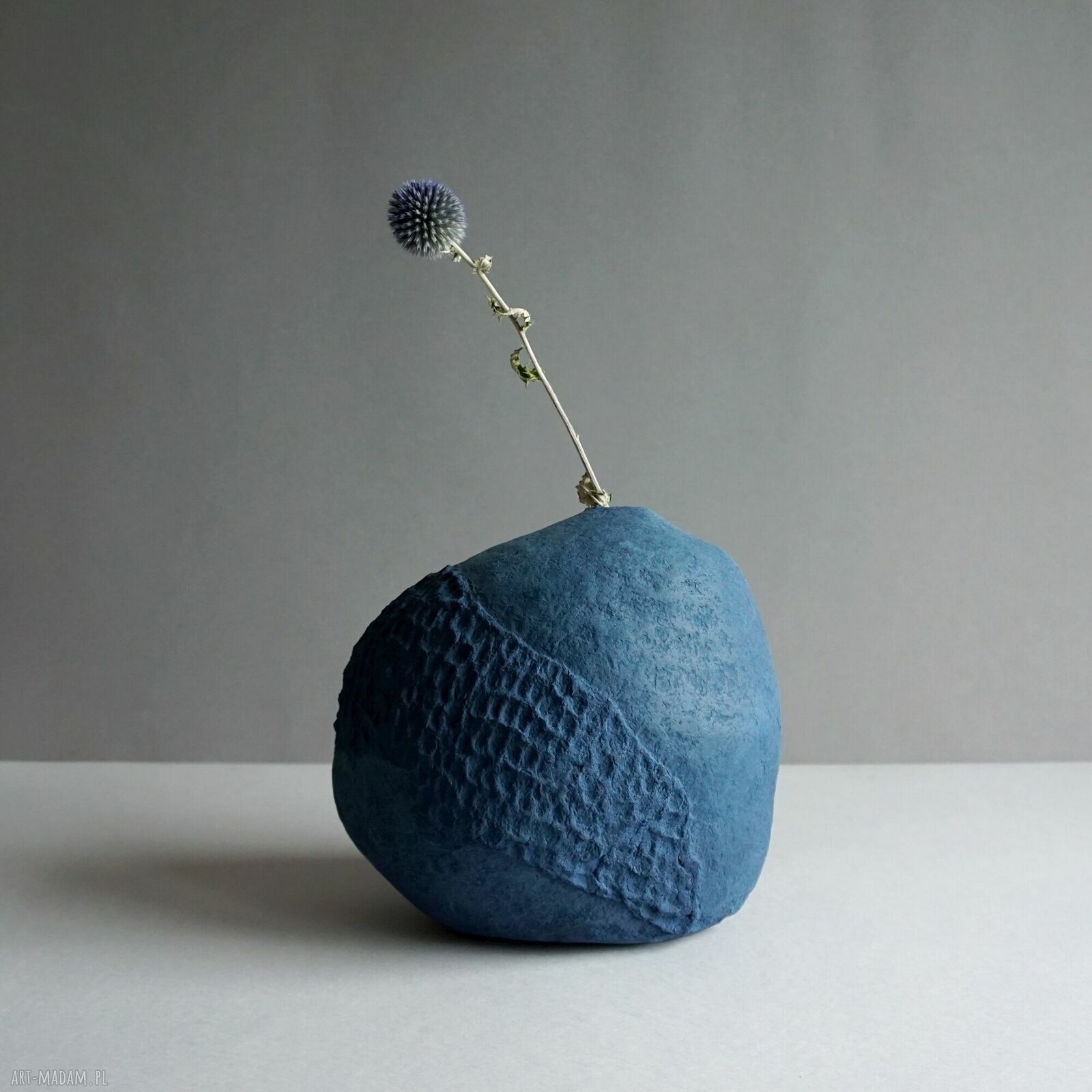 Rzeźbiona forma dekoracyjna na suszone kwiaty z paper mache